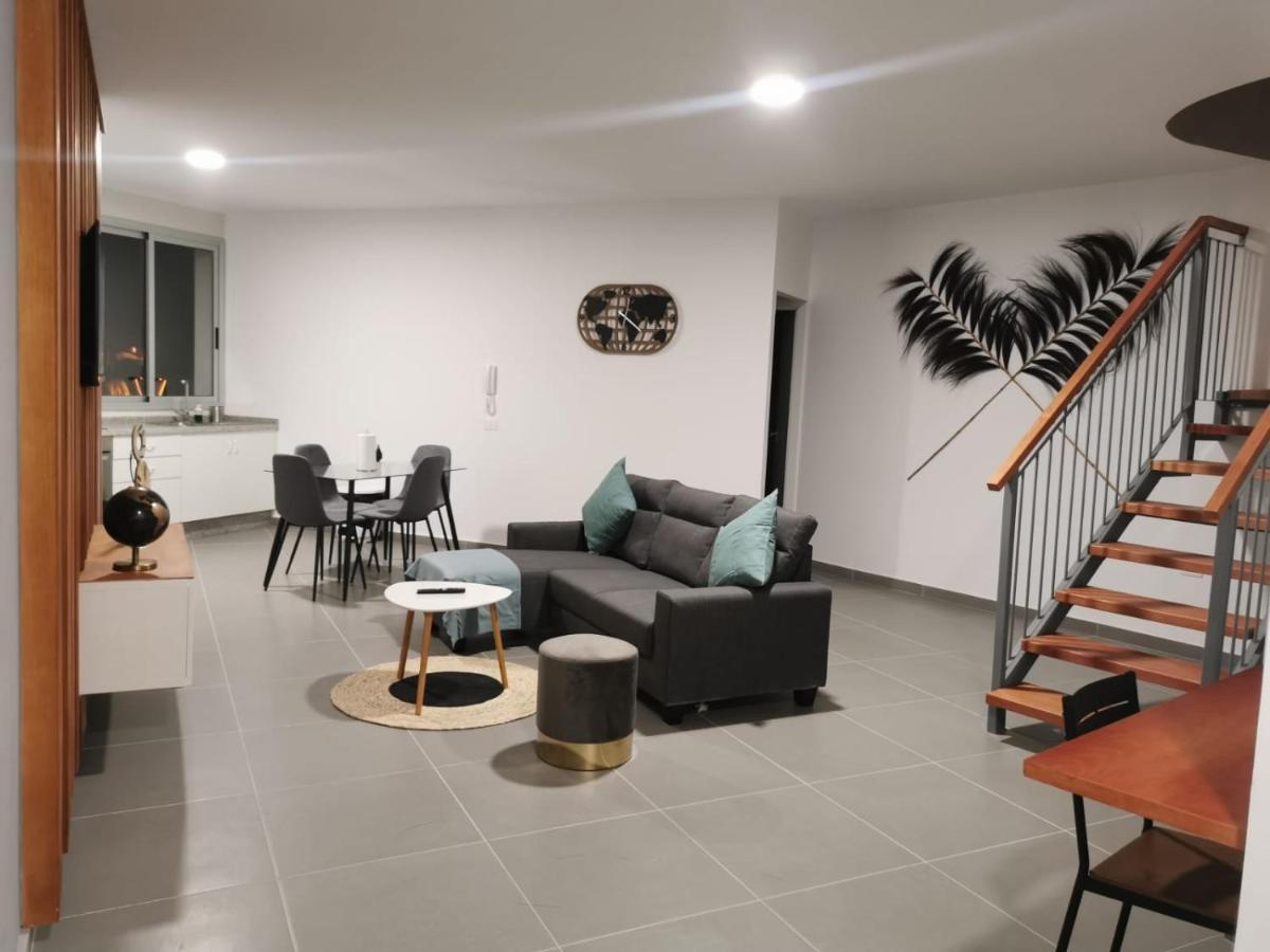 Amplio Duplex Apartment Tamaimo Luaran gambar