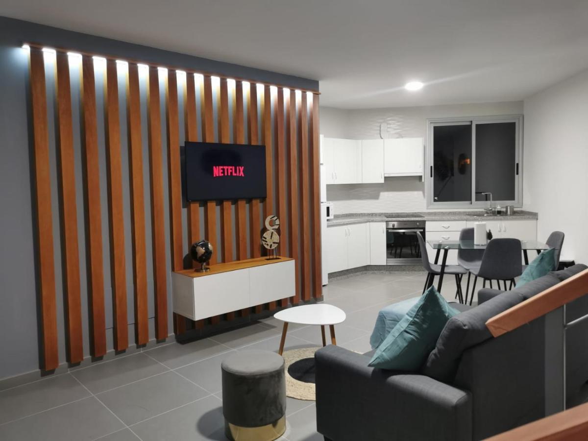 Amplio Duplex Apartment Tamaimo Luaran gambar