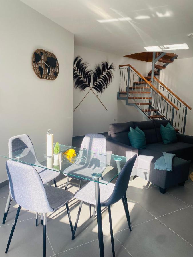 Amplio Duplex Apartment Tamaimo Luaran gambar